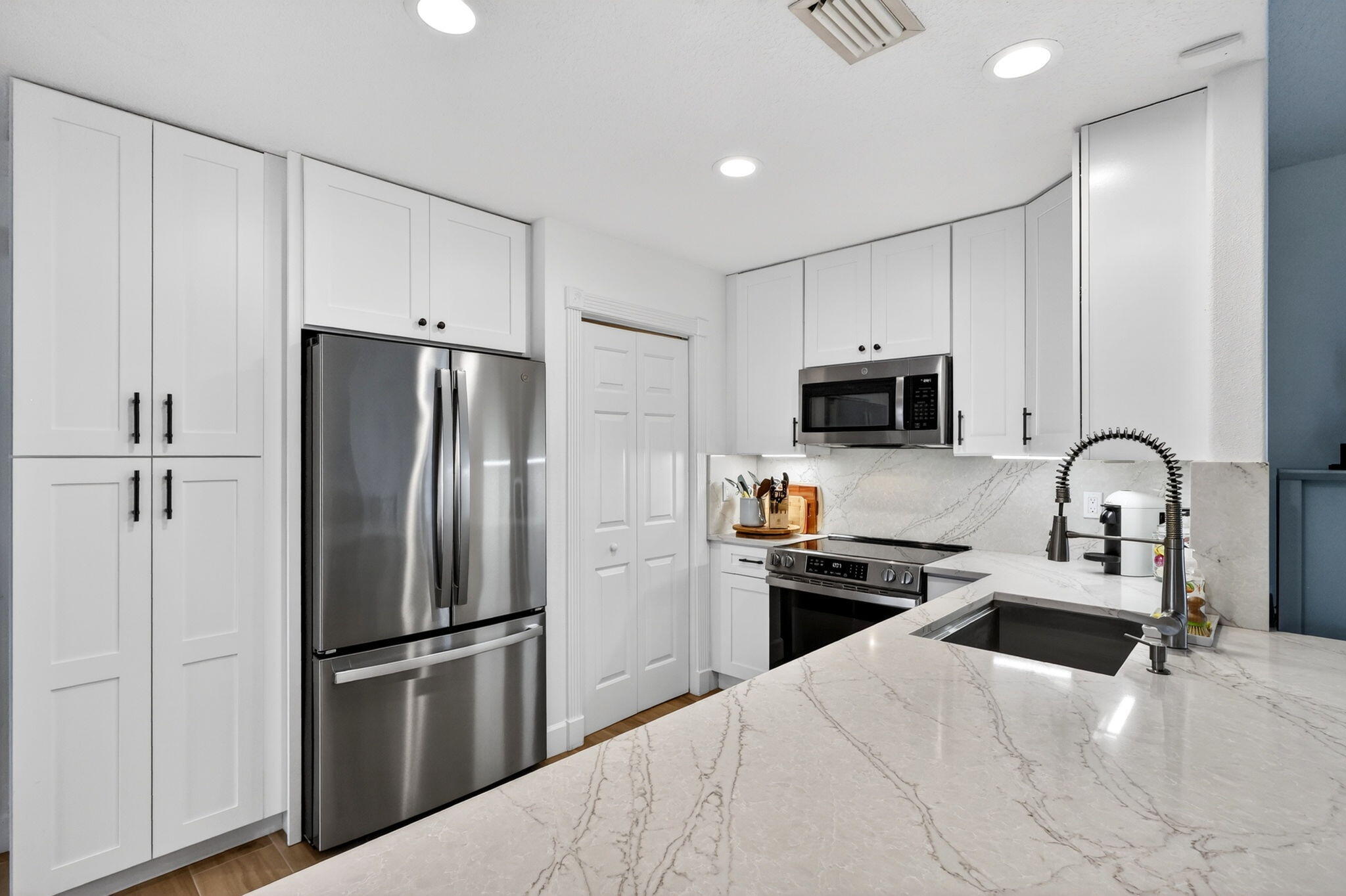 6208 Michael Street Jupiter, FL 33458 - Photo 8 of 60 Kitchen