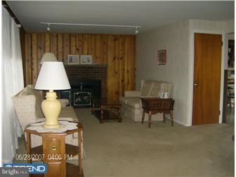 239 Appledale Road Audubon, PA 19403 - Photo 7 of 12 Living Room
