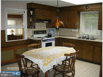 239 Appledale Road Audubon, PA 19403 - Photo 8 of 12 Kitchen