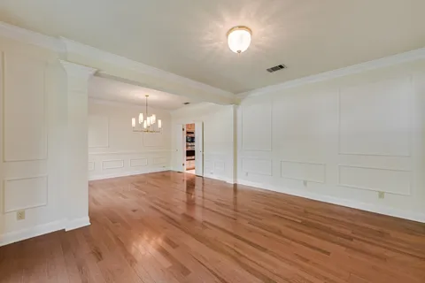 $1,100,000 | 7615 Yaupon Drive, Austin, TX 78759
