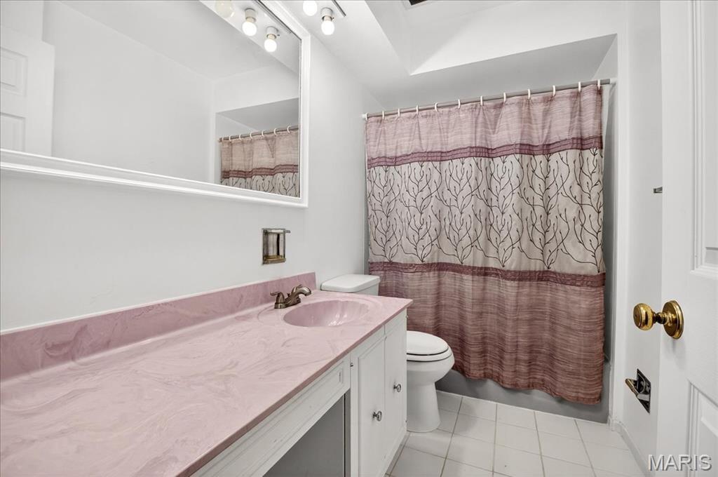 7060 Howdershell Road Hazelwood, MO 63042 - Photo 38 of 73