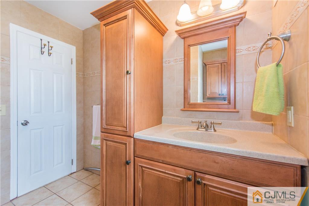 48 Roxy Avenue Edison, NJ 08820 - Photo 23 of 32 a bathroom with a sink and a mirror