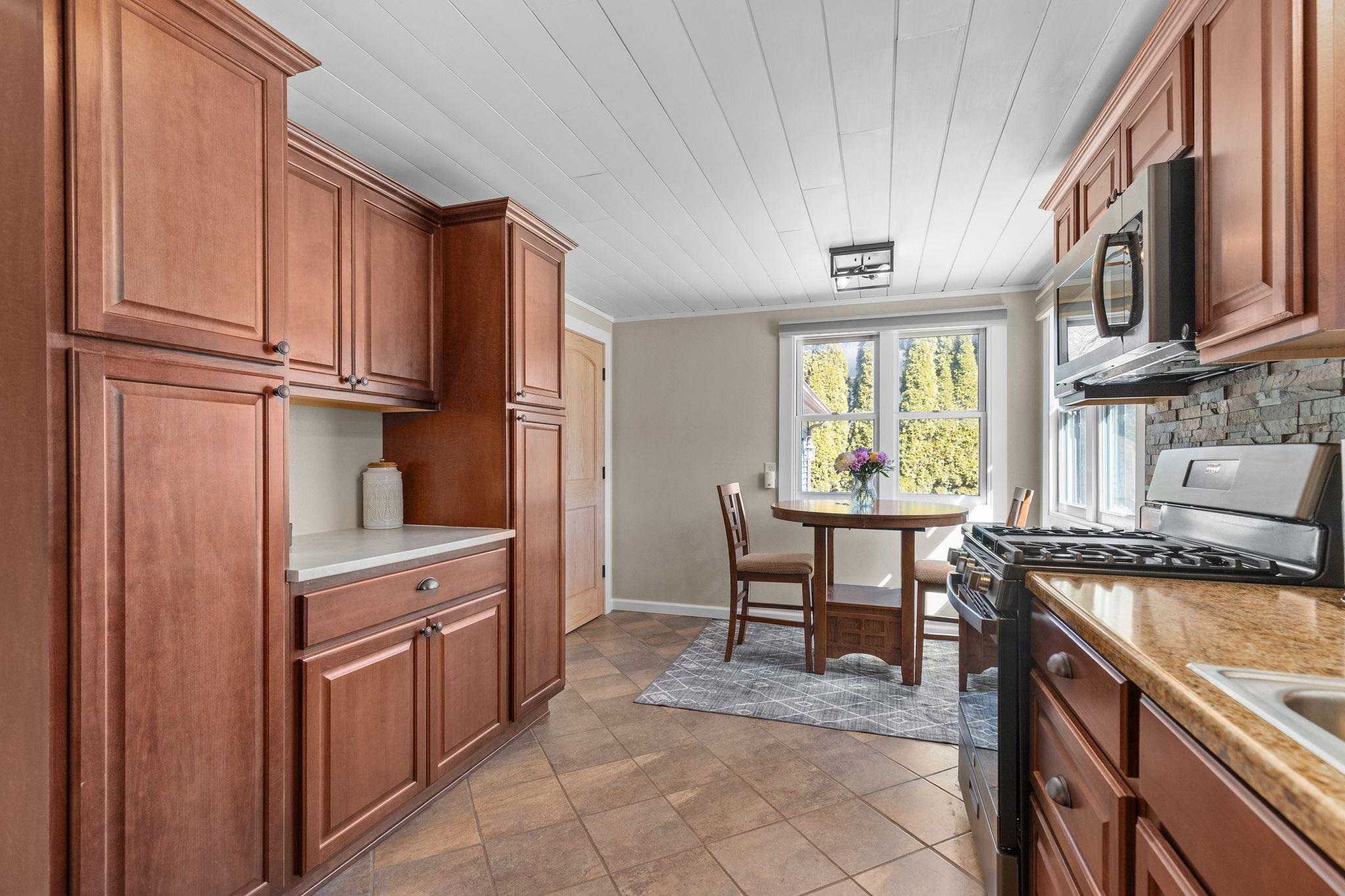 406 Elm Street Combined Locks, WI 54113 - Photo 3 of 29