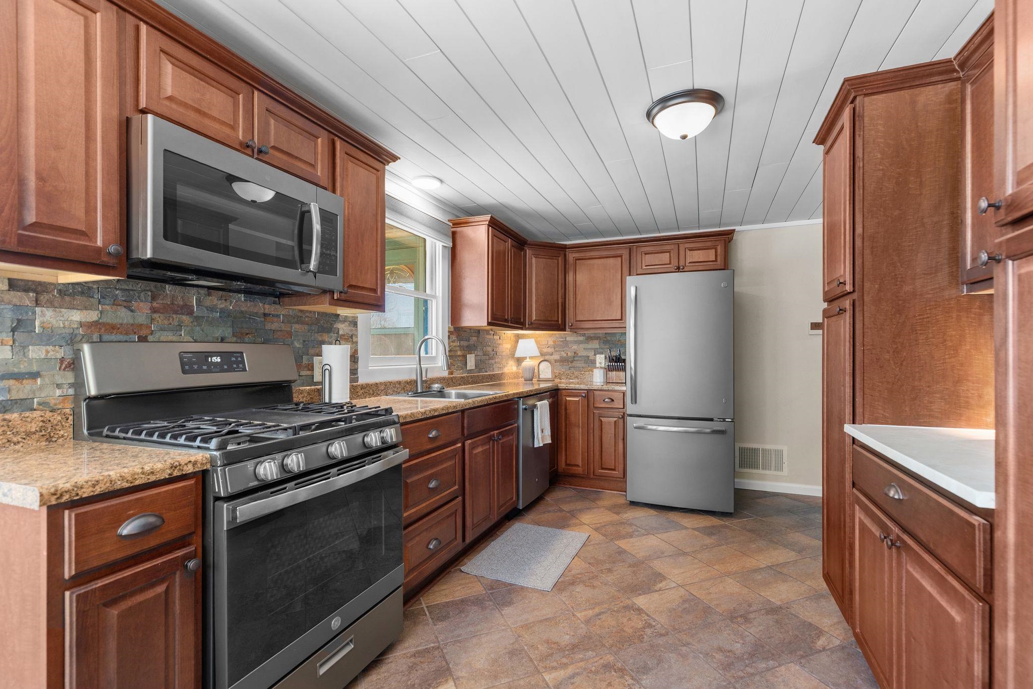 406 Elm Street Combined Locks, WI 54113 - Photo 6 of 29