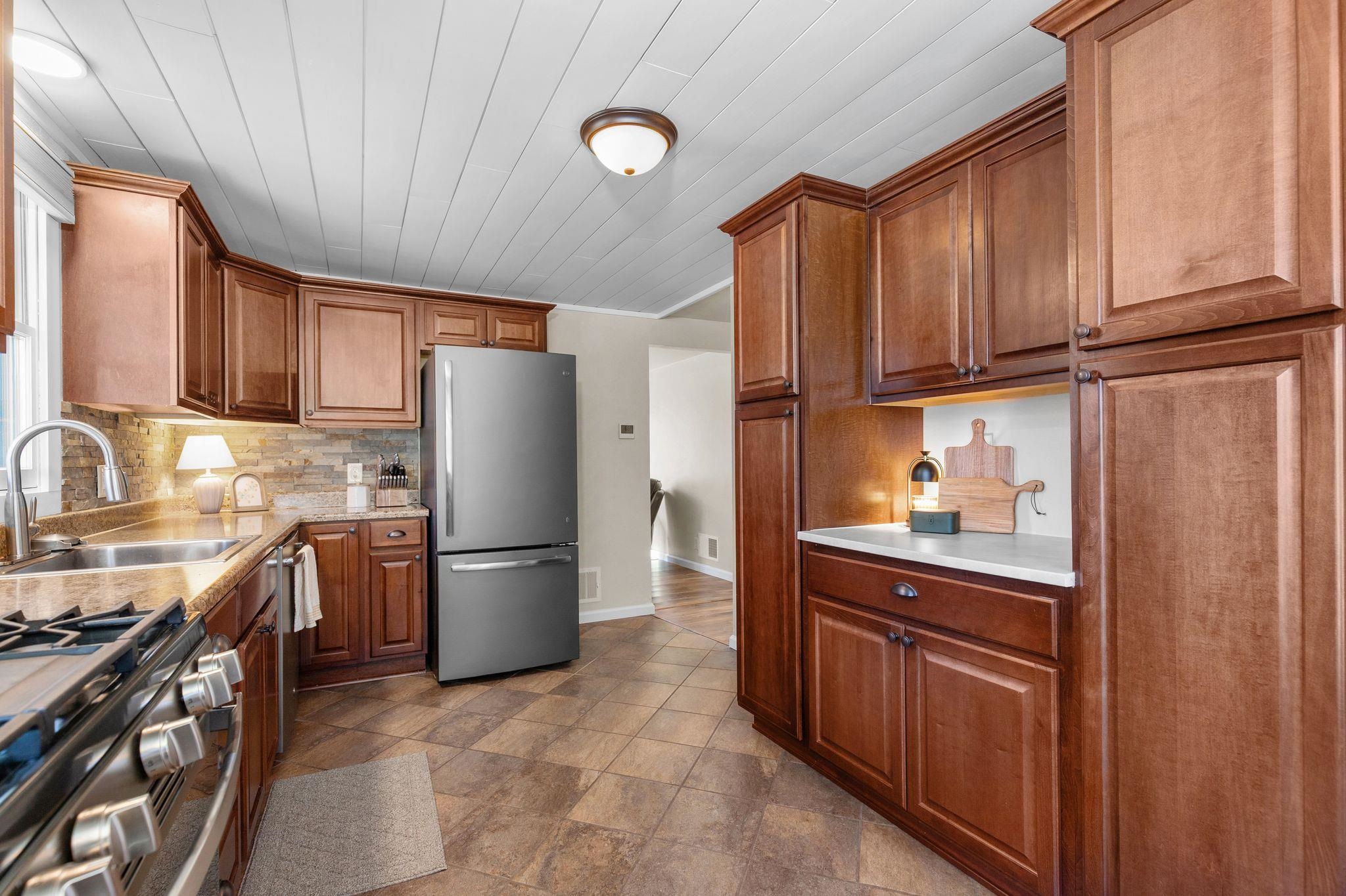 406 Elm Street Combined Locks, WI 54113 - Photo 7 of 29