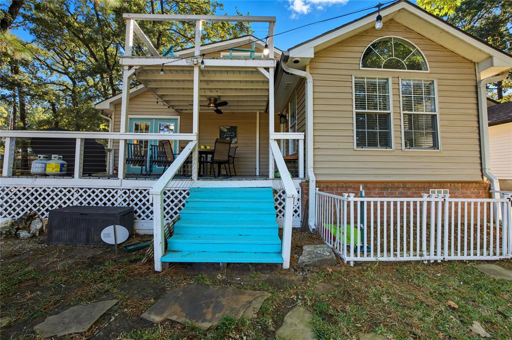 517 Shoreline Drive Tool, TX 75143 - Photo 25 of 28 a front view of a house with a yard