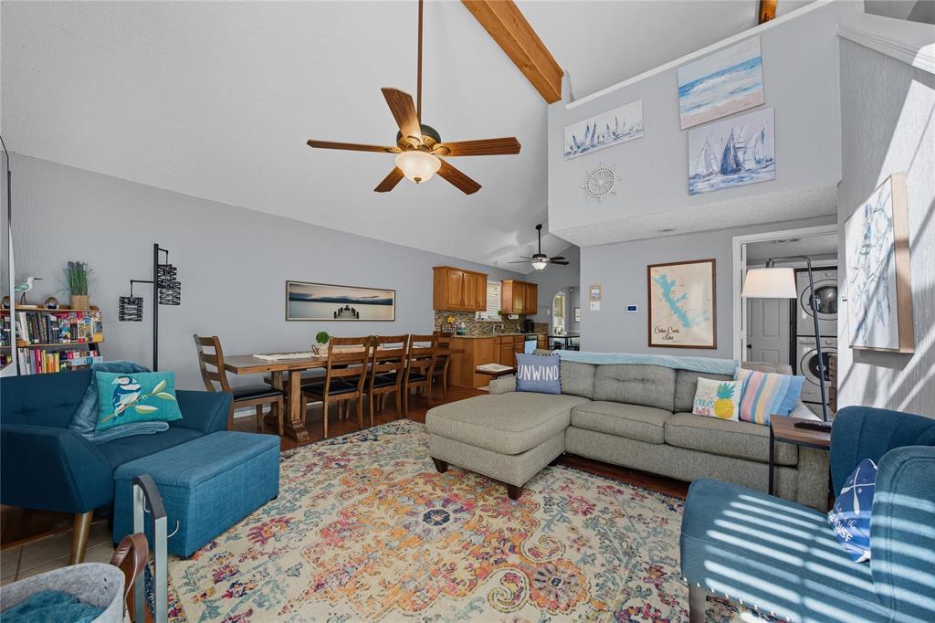 517 Shoreline Drive Tool, TX 75143 - Photo 4 of 28 a living room with furniture kitchen view and a window