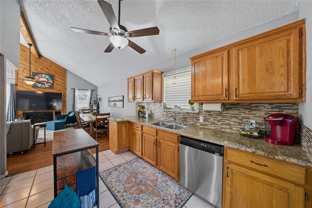 517 Shoreline Drive Tool, TX 75143 - Photo 9 of 28 a kitchen with granite countertop lots of counter top space and living room