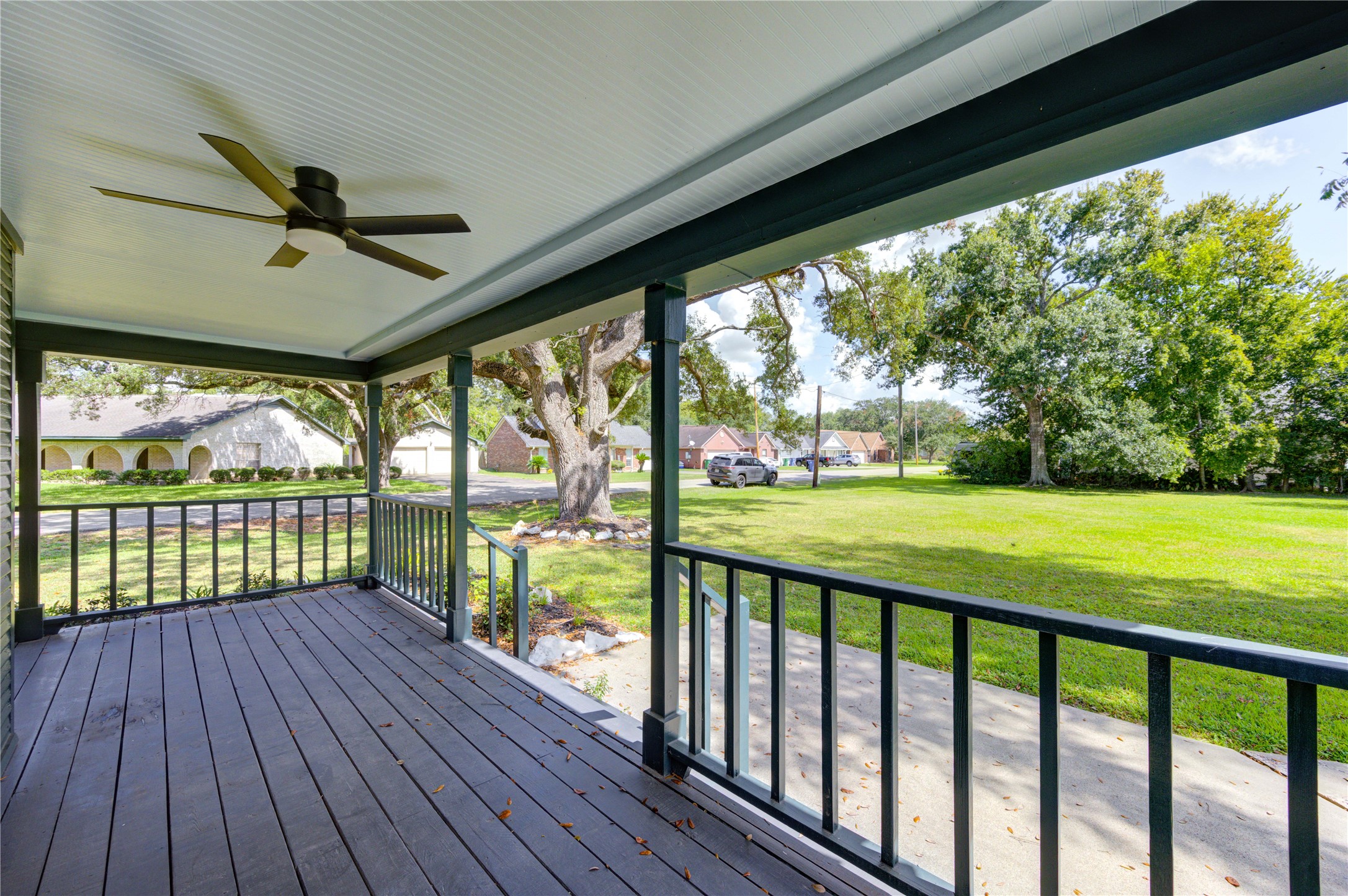 602 East Myrtle Street Angleton, TX 77515 - Photo 13 of 38