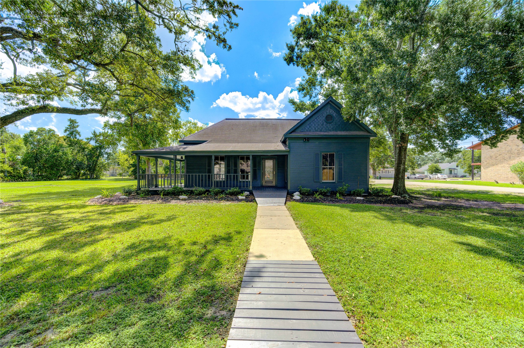 602 East Myrtle Street Angleton, TX 77515 - Photo 2 of 38