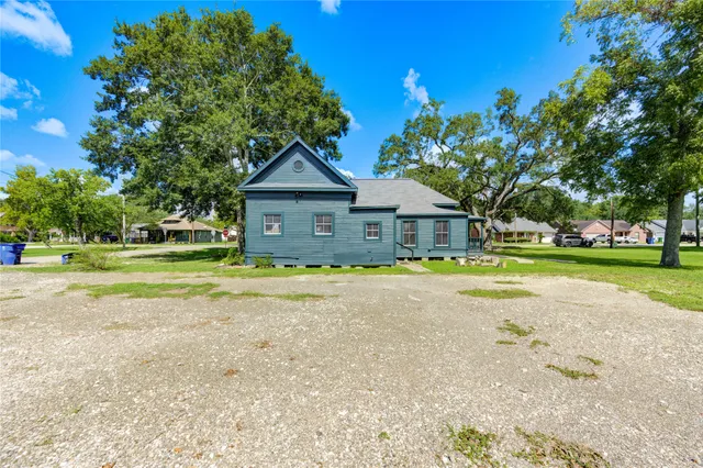 $349,000 | 602 East Myrtle Street, Angleton, TX 77515