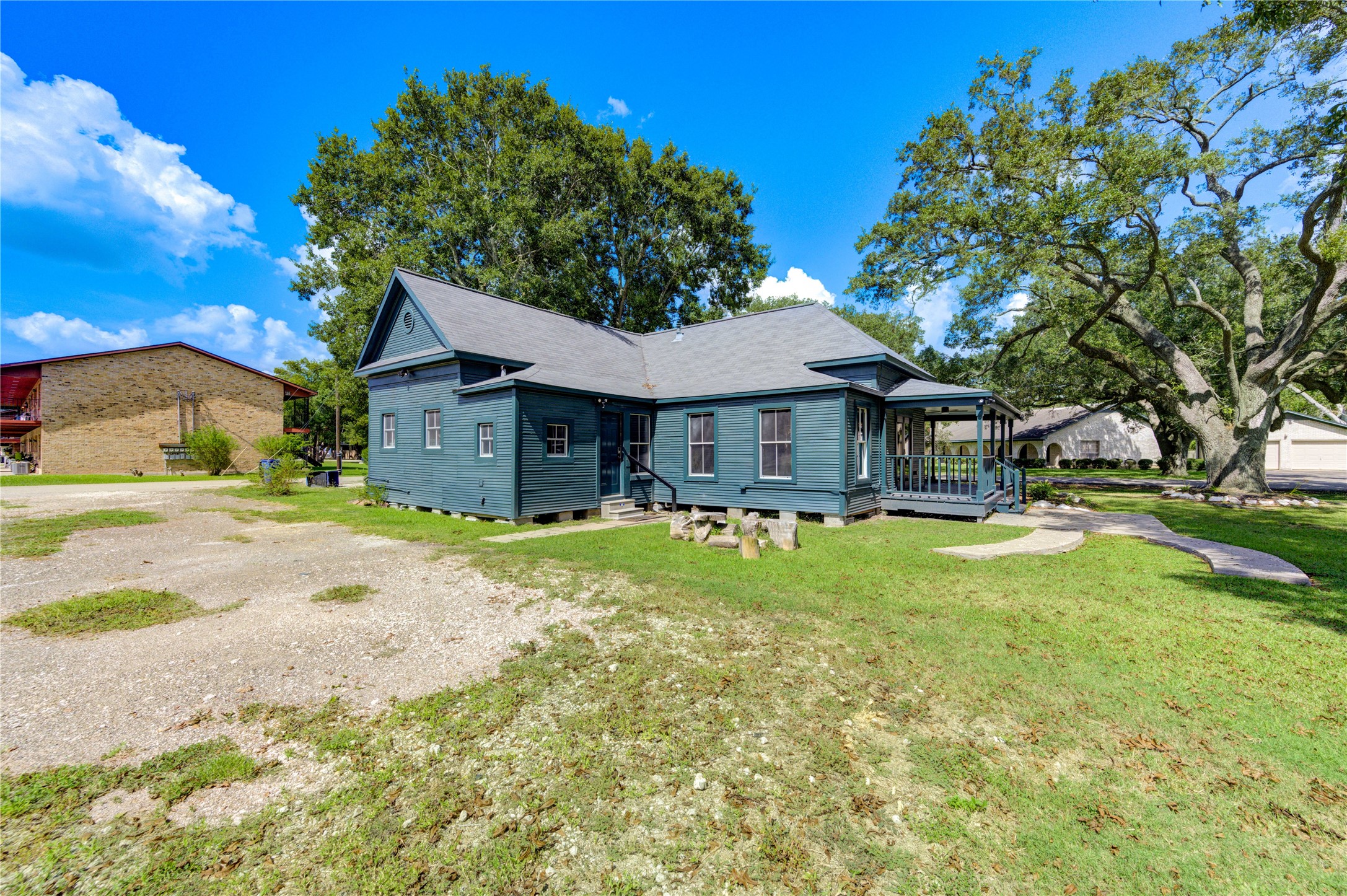 602 East Myrtle Street Angleton, TX 77515 - Photo 6 of 38