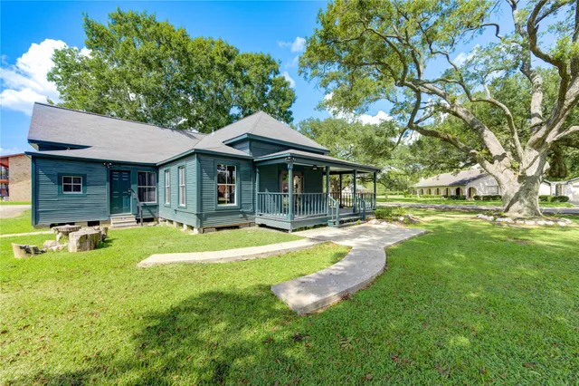 $349,000 | 602 East Myrtle Street, Angleton, TX 77515