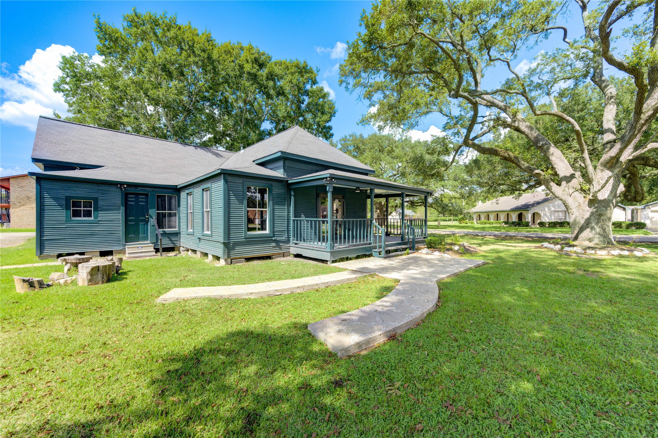 602 East Myrtle Street Angleton, TX 77515 - Photo 7 of 38