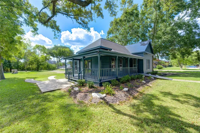 $349,000 | 602 East Myrtle Street, Angleton, TX 77515