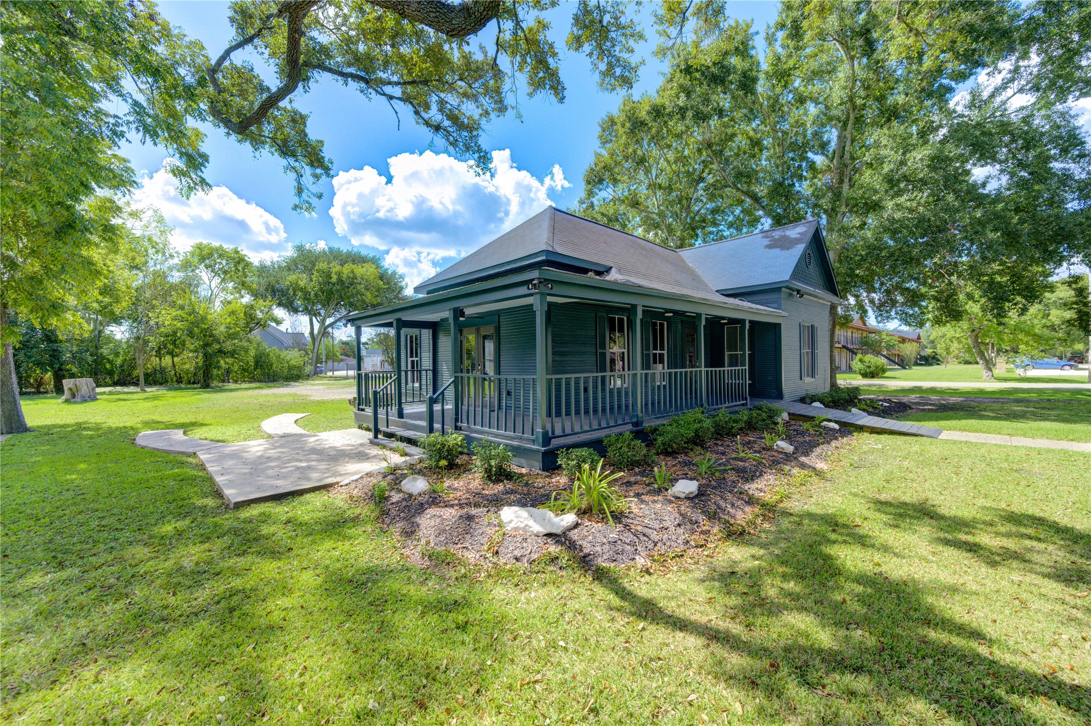 602 East Myrtle Street Angleton, TX 77515 - Photo 8 of 38