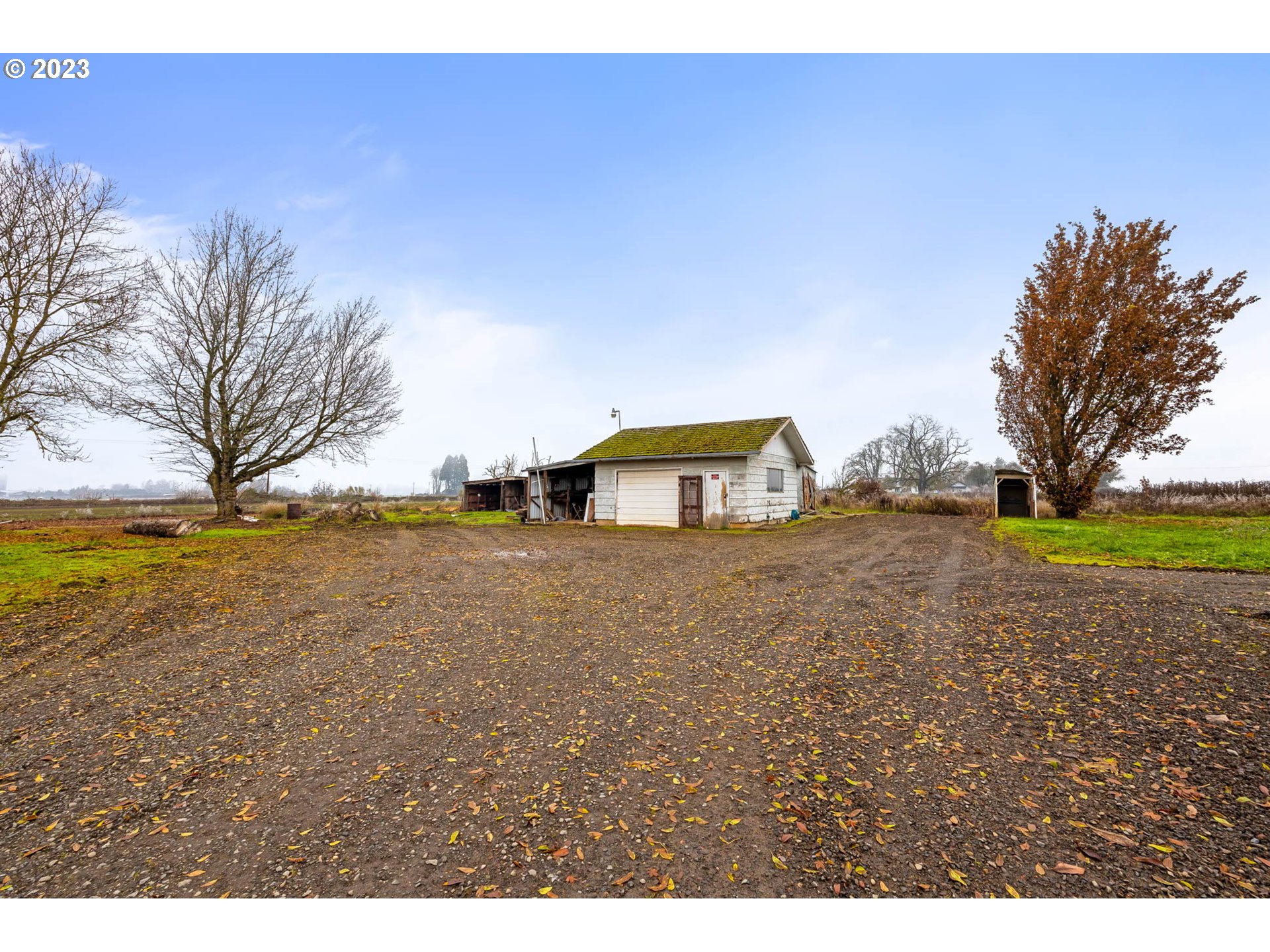 91467 Stallings Lane Eugene, OR 97408 - Photo 13 of 24 a front view of a house with a yard