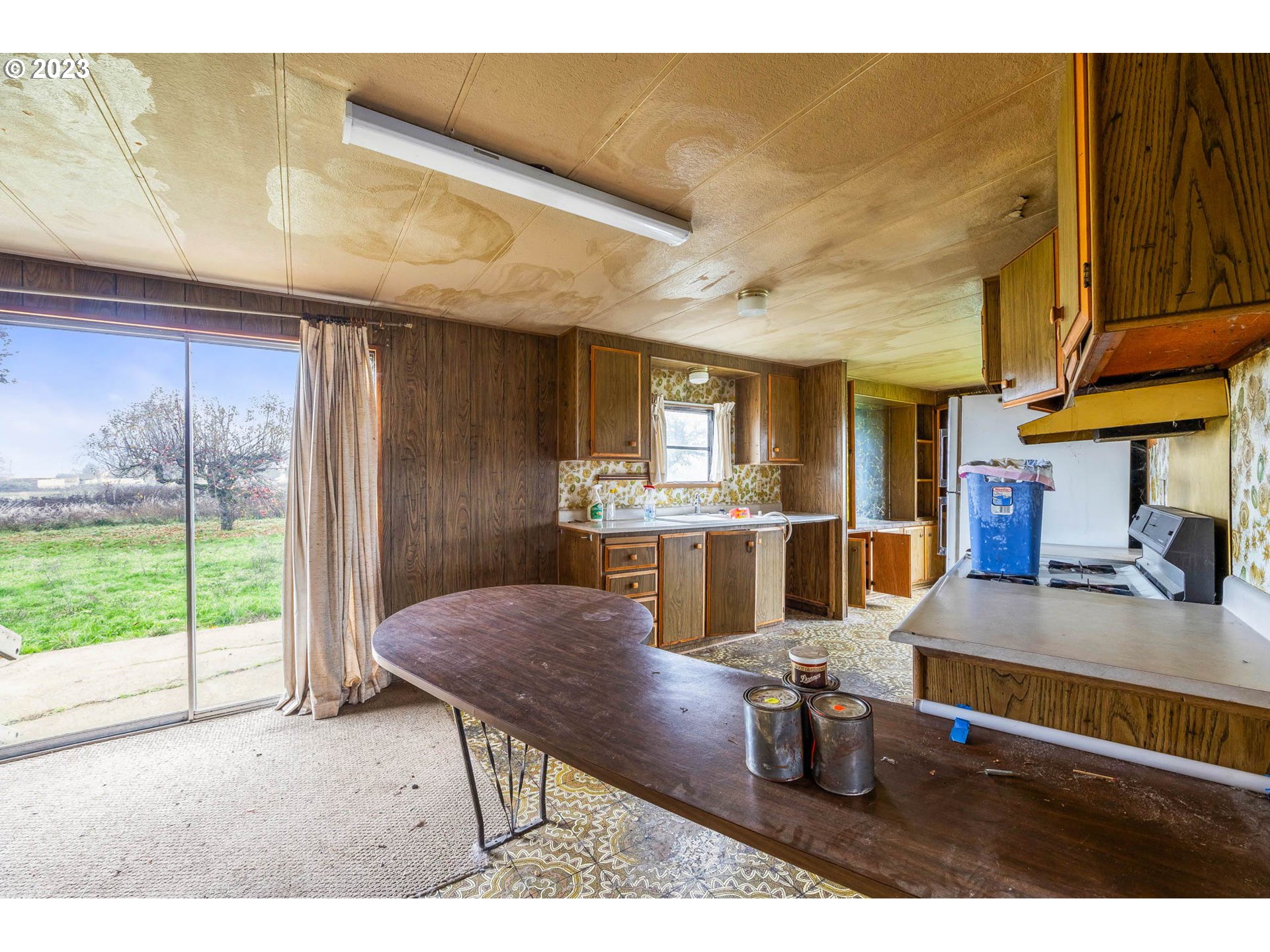91467 Stallings Lane Eugene, OR 97408 - Photo 16 of 24 a living room with a table chairs and a kitchen view