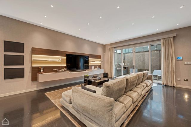 $2,400,000 | 2015 West Shakespeare Avenue, Chicago, IL 60647