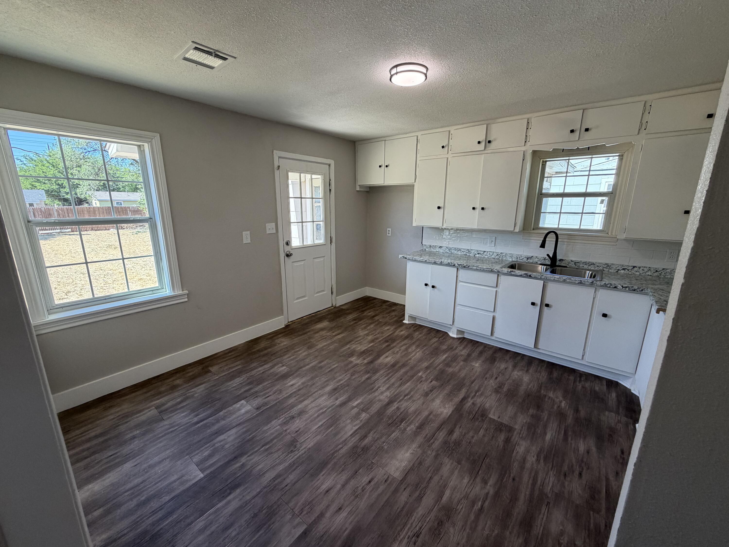 4413 40th Street Lubbock, TX 79414 - Photo 13 of 17 IMG_4852 2