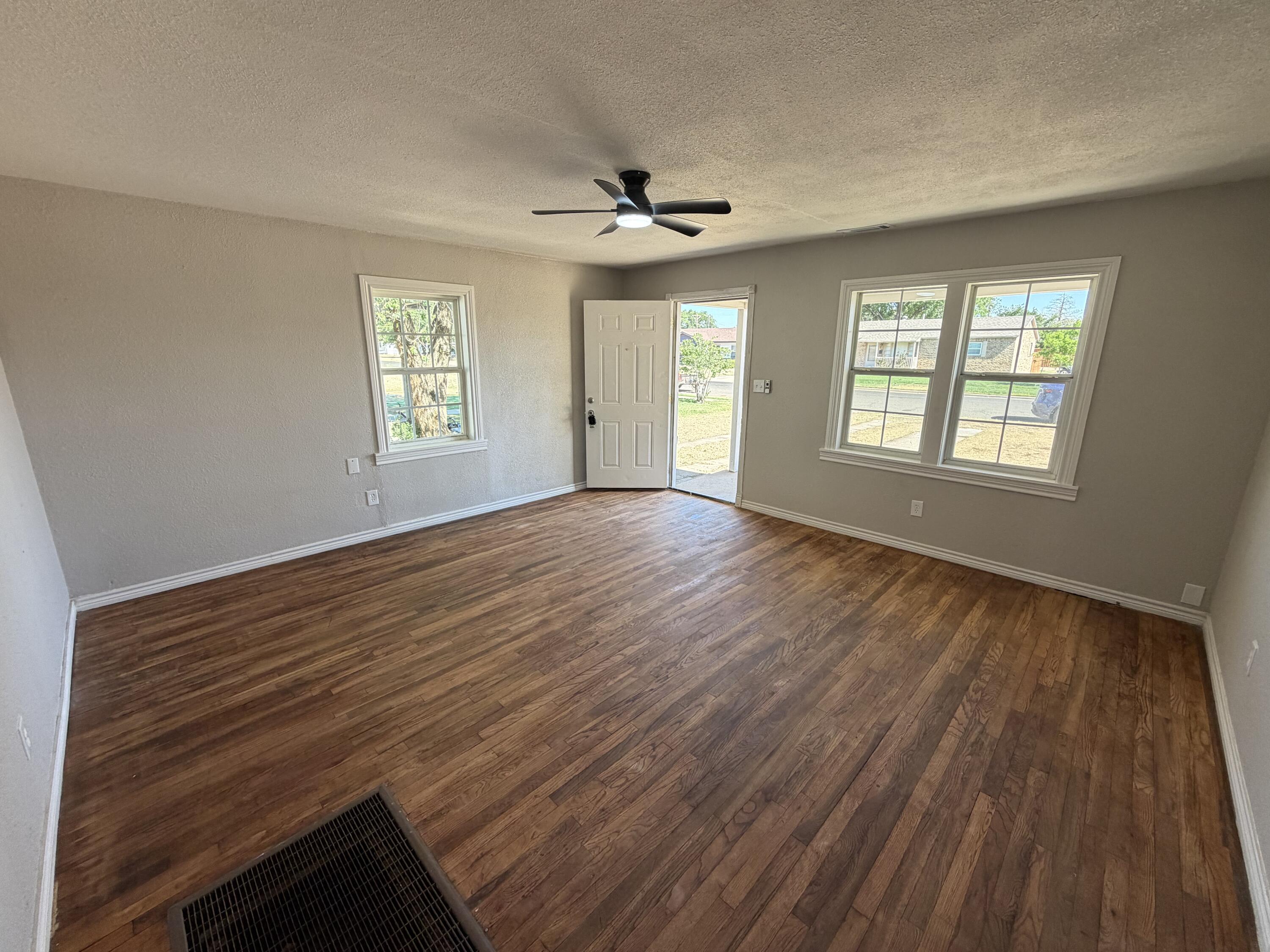4413 40th Street Lubbock, TX 79414 - Photo 3 of 17 IMG_4841 2