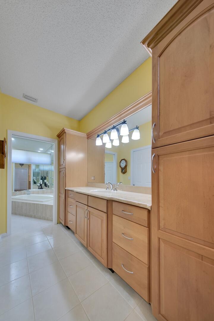 19261 Cherry Hills Terrace Boca Raton, FL 33498 - Photo 22 of 53 Primary Bath