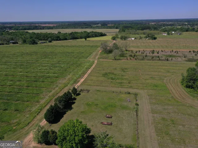 a view of a tennis court