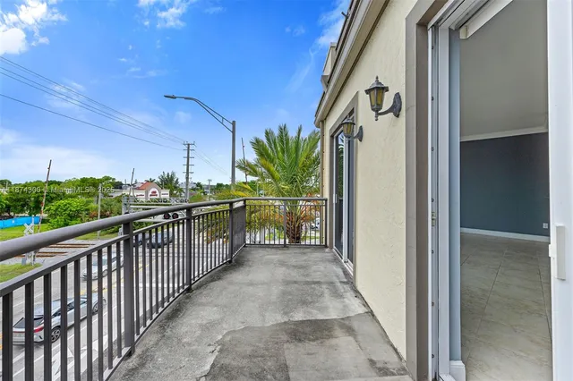 $335,000 | 2631 Northeast 14th Avenue, Unit 309, Wilton Manors, FL 33334