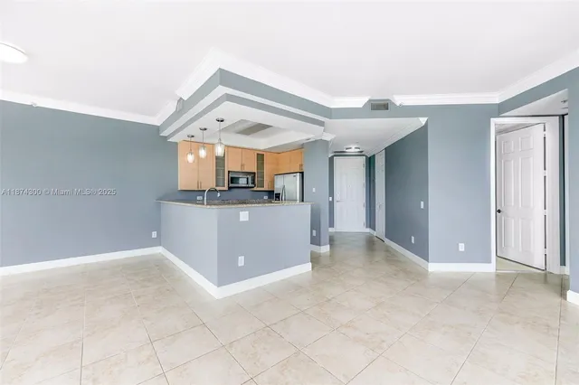 $335,000 | 2631 Northeast 14th Avenue, Unit 309, Wilton Manors, FL 33334