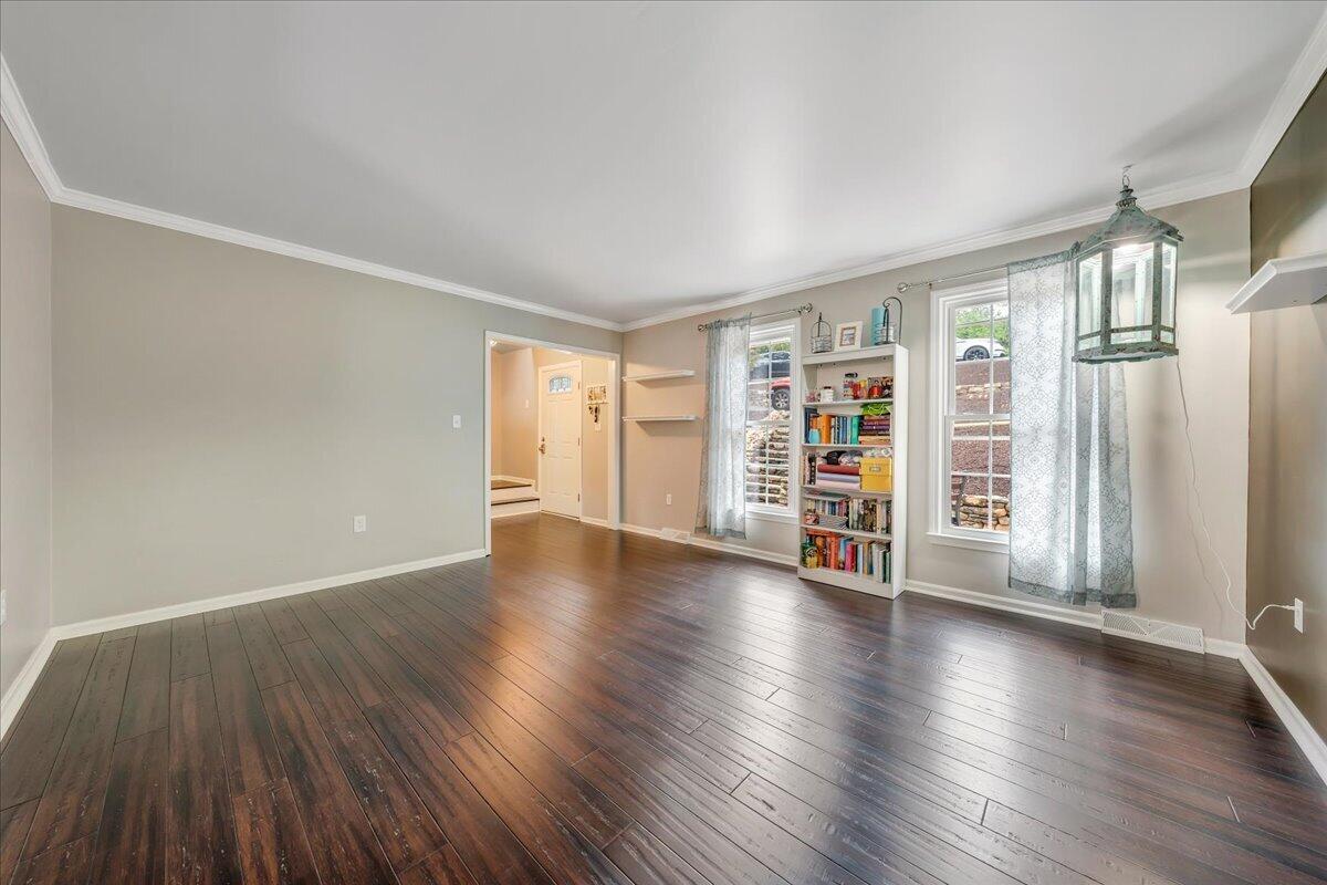 3702 Winding Way Road Southwest Roanoke, VA 24015 - Photo 11 of 80 011-MIB02180
