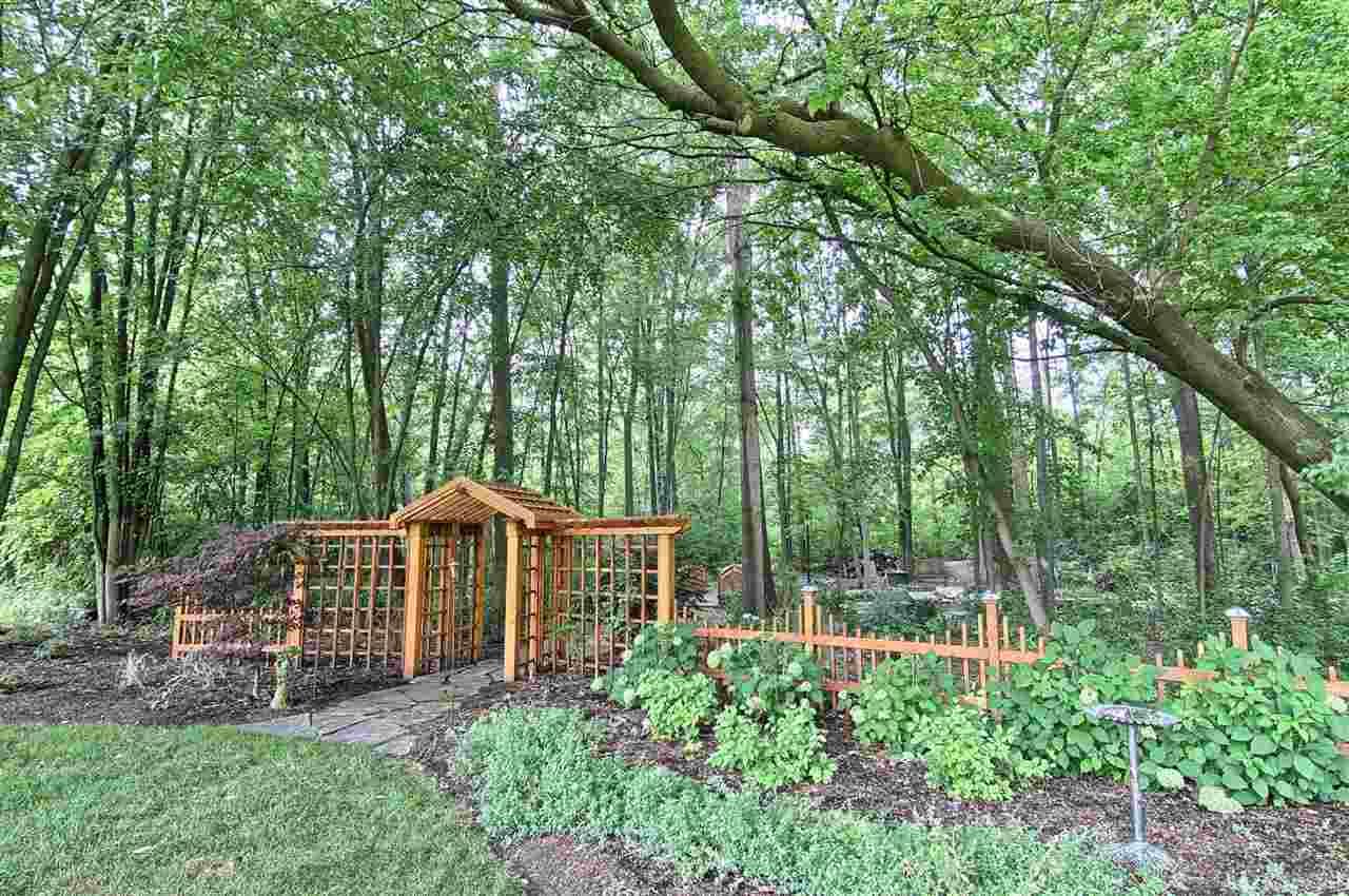 473 Hidden Ridge Drive Troy, MI 48083 - Photo 49 of 69 Backyard