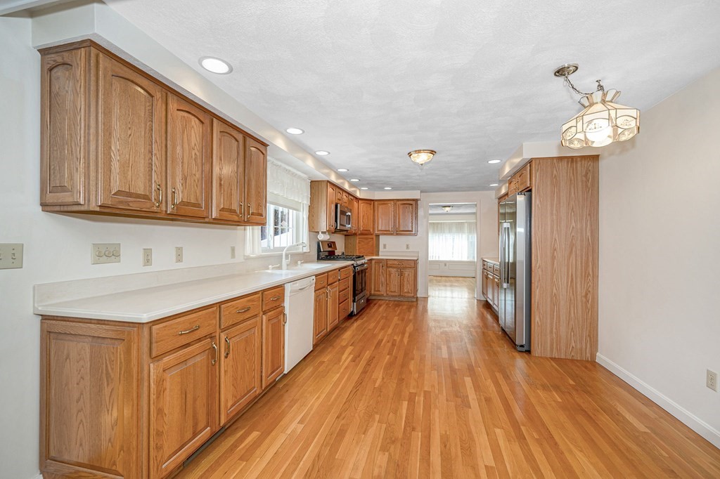 22 Kelshill Road Chelmsford, MA 01863 - Photo 9 of 42 Gallery Image 9