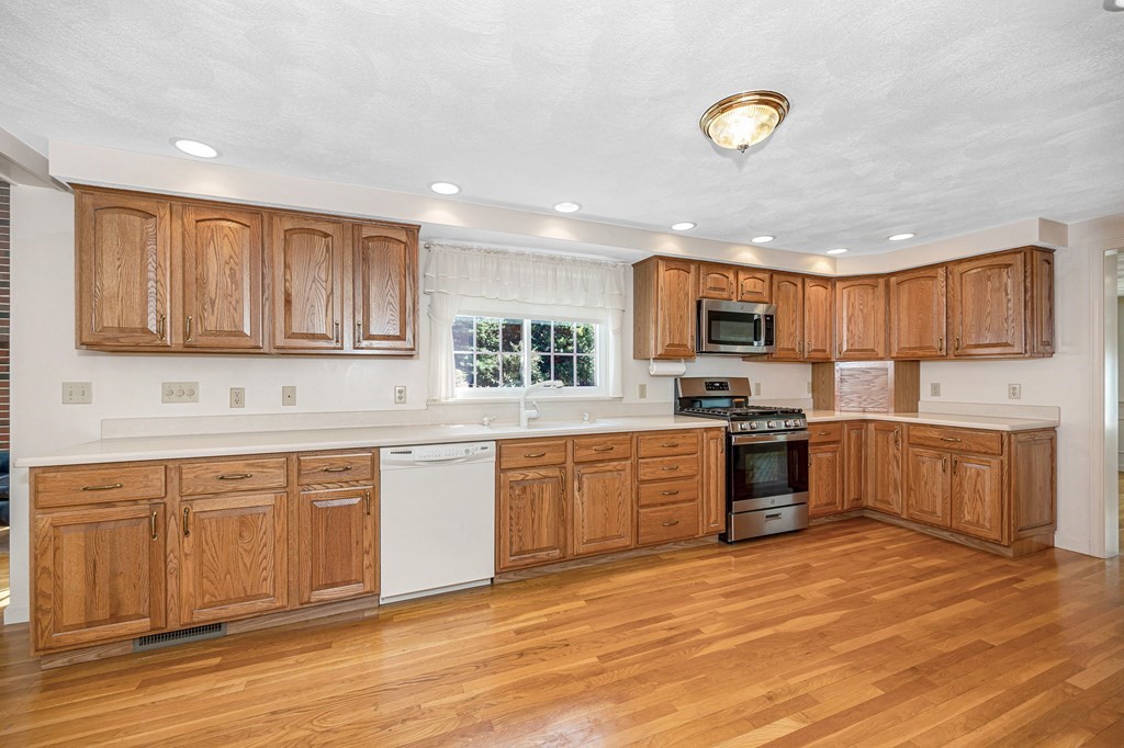 22 Kelshill Road Chelmsford, MA 01863 - Photo 10 of 42 Gallery Image 10