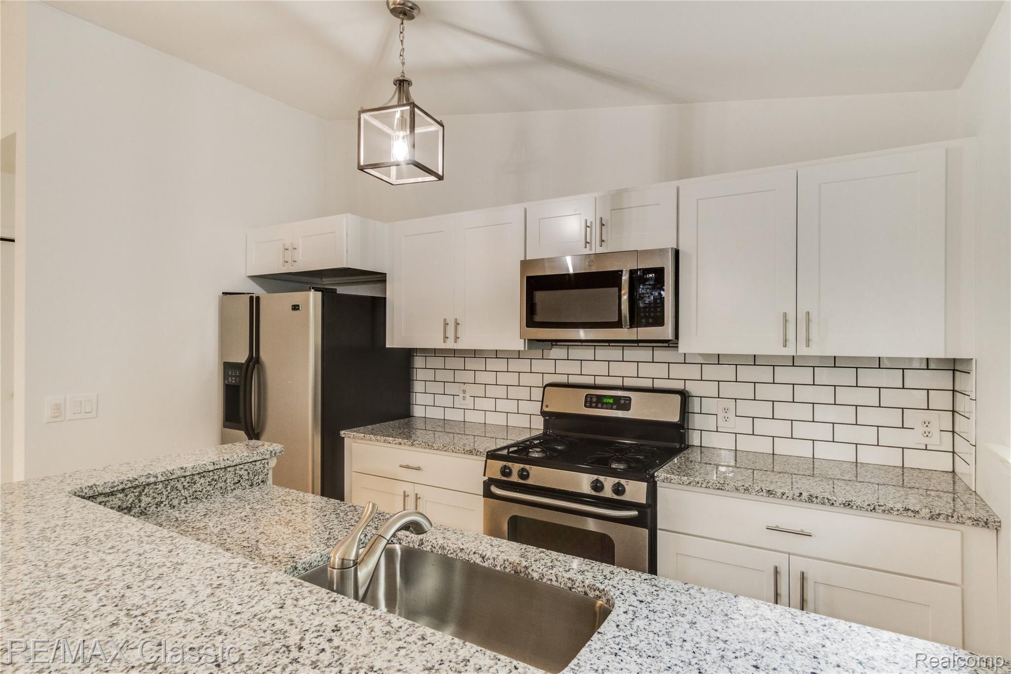 9560 Ridge Top Trail Clarkston, MI 48348 - Photo 20 of 40 Interiors (12 of 33).jpg