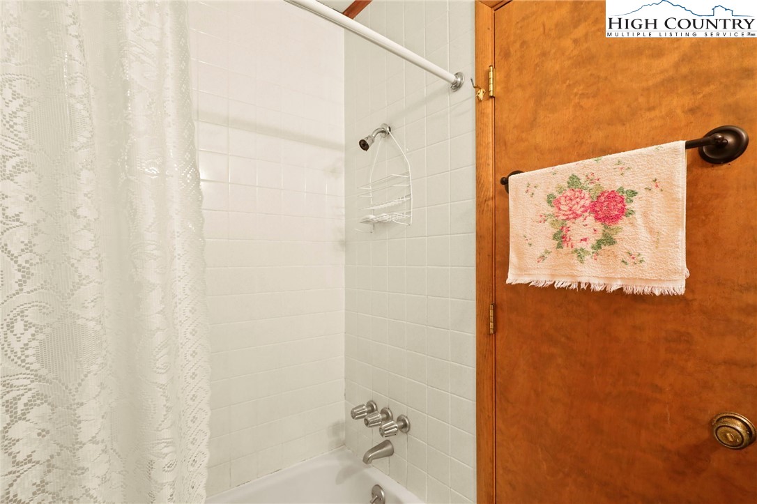 714 Pine Ridge Road Beech Mountain, NC 28604 - Photo 21 of 27 a bathroom with a shower