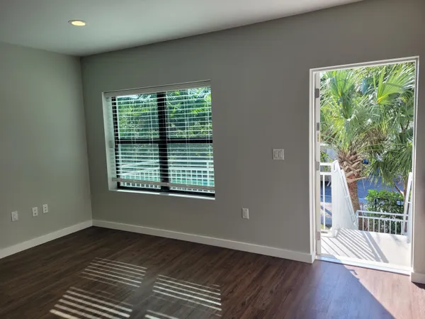 $2,000 | 11810 Southeast Dixie Highway, Unit 1, Hobe Sound, FL 33455