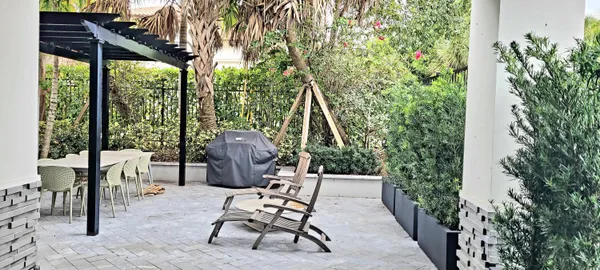 $2,000 | 11810 Southeast Dixie Highway, Unit 1, Hobe Sound, FL 33455