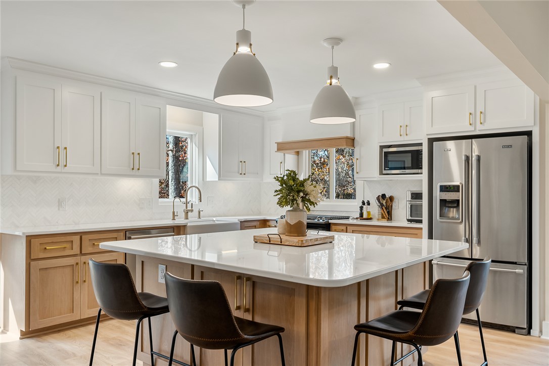 425 Graham Road Anderson, SC 29625 - Photo 11 of 49 6 foot island with additional space for storage.