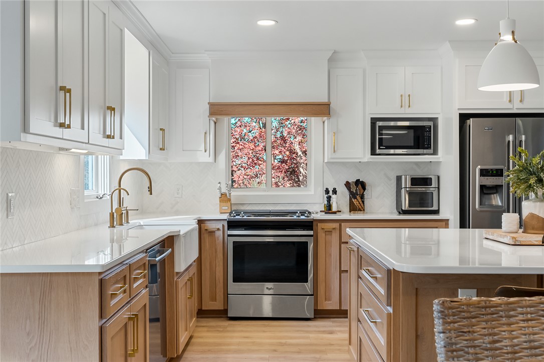 425 Graham Road Anderson, SC 29625 - Photo 13 of 49 Stainless appliances included