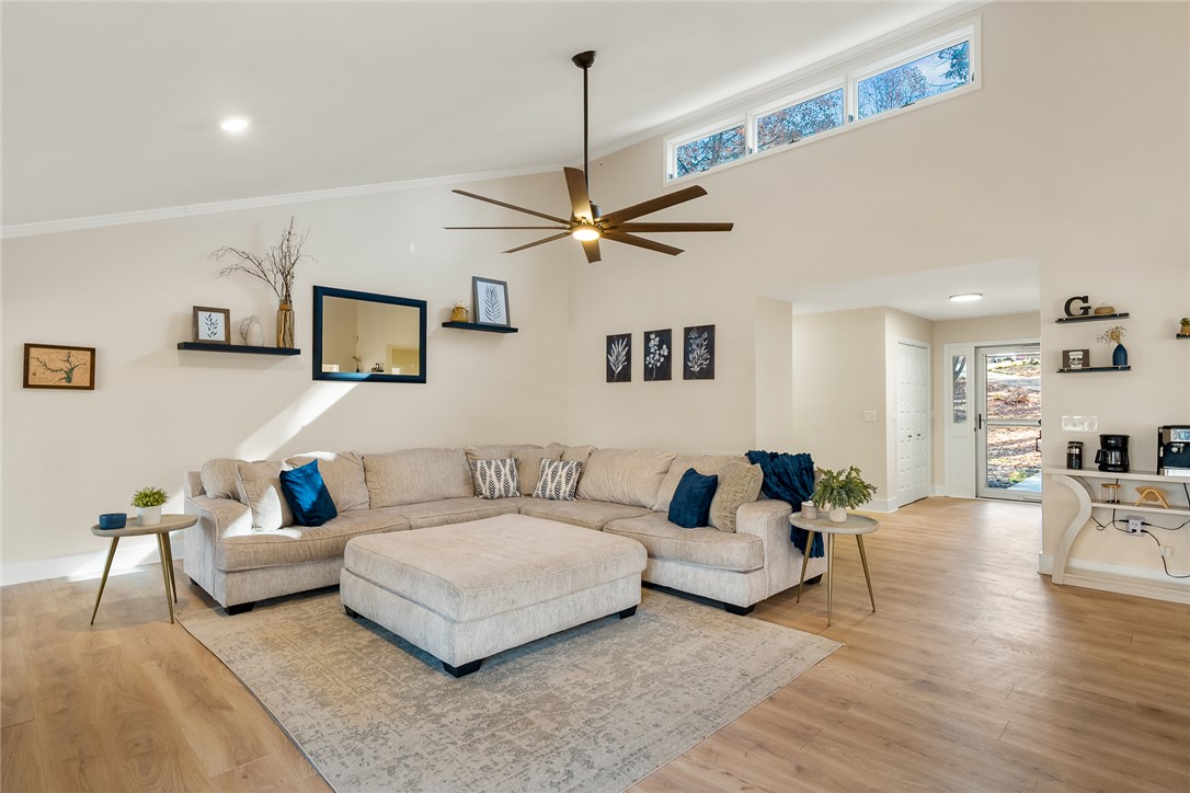 425 Graham Road Anderson, SC 29625 - Photo 8 of 49 Vaulted Ceilings