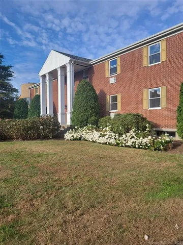$2,000 | 391 Reef Road, Unit 3A, Fairfield, CT 06824