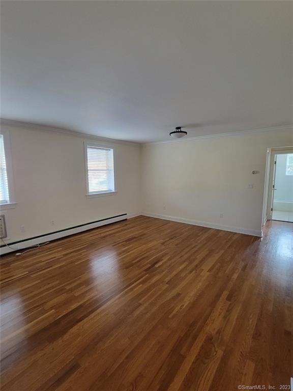 391 Reef Road, Unit 3A Fairfield, CT 06824 - Photo 3 of 16 Living Room/Dining Area