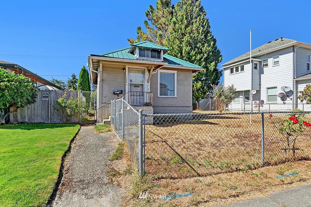 1708 Rockefeller Avenue Everett, WA 98201 - Photo 1 of 11