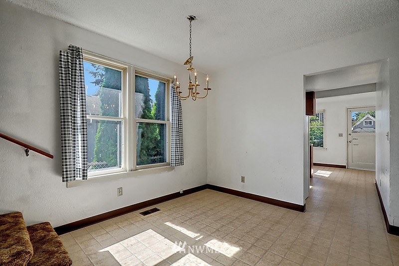 1708 Rockefeller Avenue Everett, WA 98201 - Photo 3 of 11
