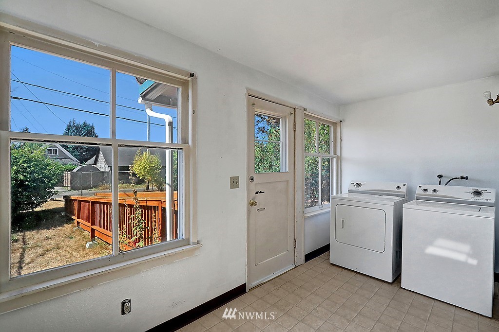 1708 Rockefeller Avenue Everett, WA 98201 - Photo 7 of 11