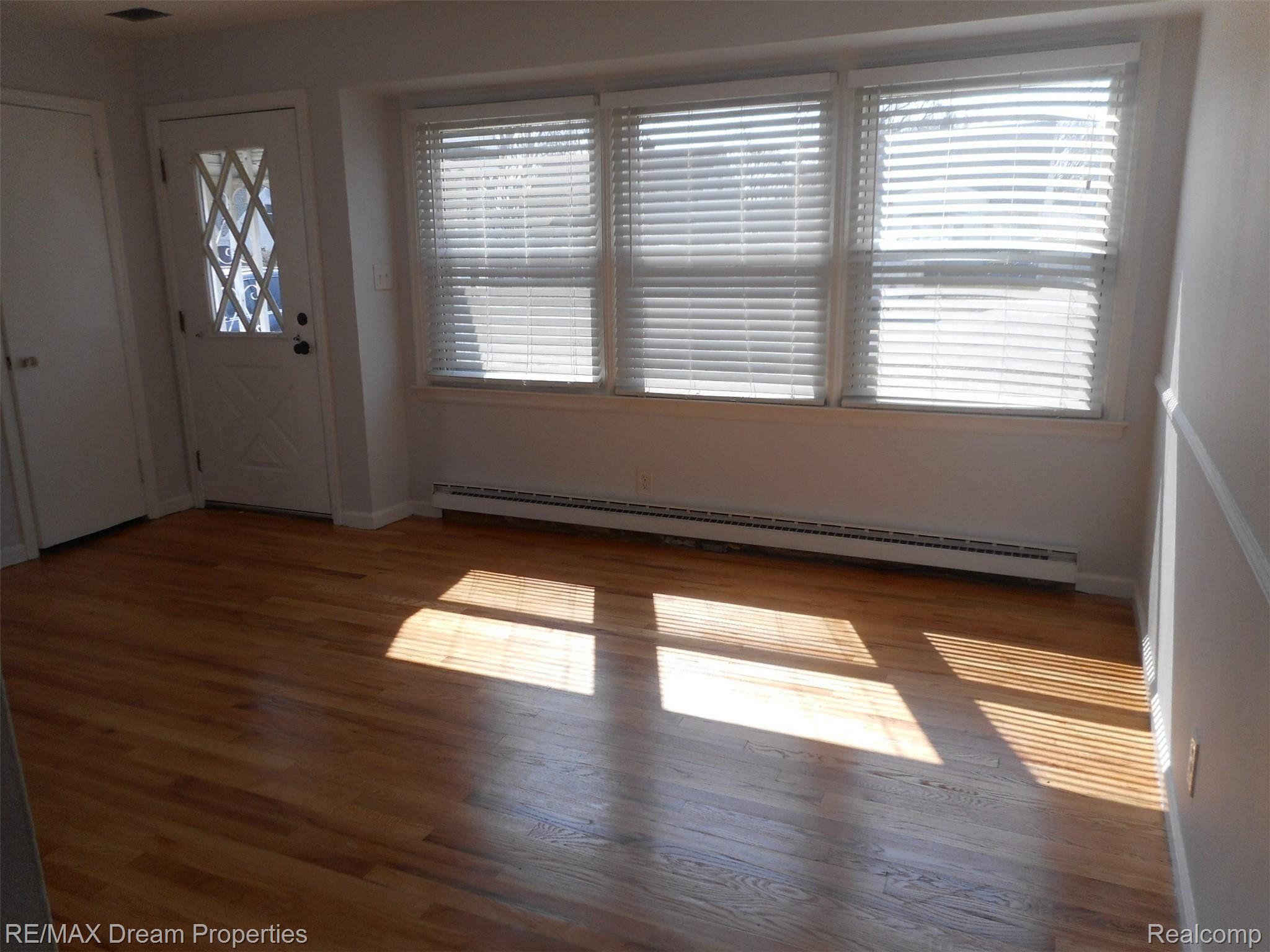 3610 Normandy Road Royal Oak, MI 48073 - Photo 2 of 28 DSCN8913.JPG