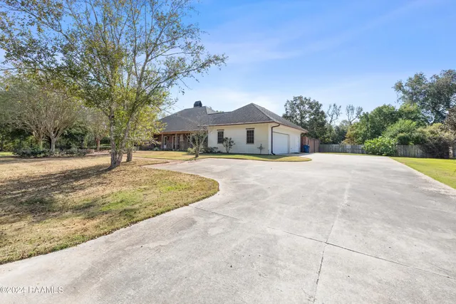 $950,000 | 6021 Mermentau Drive, Youngsville, LA 70592