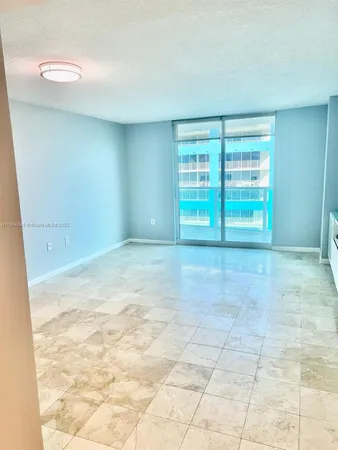 $3,100 | 2101 Brickell Avenue, Unit 1105, Miami, FL 33129