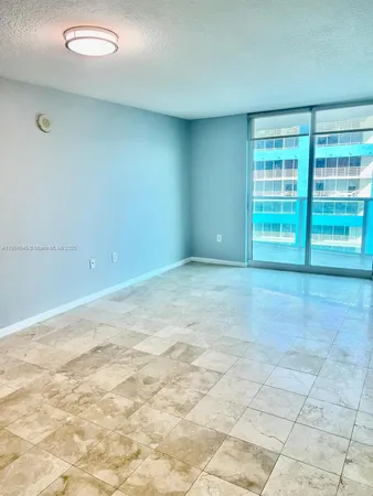 $3,100 | 2101 Brickell Avenue, Unit 1105, Miami, FL 33129