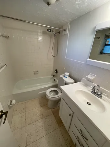 $1,550 | 301 West Ocean Avenue, Unit 4, Lantana, FL 33462